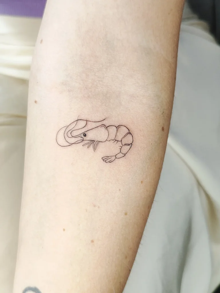 tatuaje gamba pequeña fineline minimalista