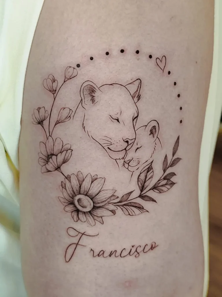 Tatuaje de una Leona con su bebé