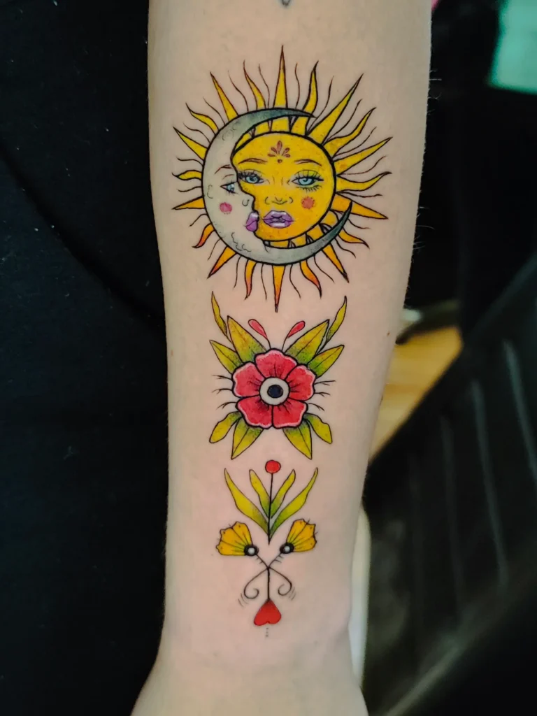 Tatuaje tradicional en linea fina en antebrazo a color